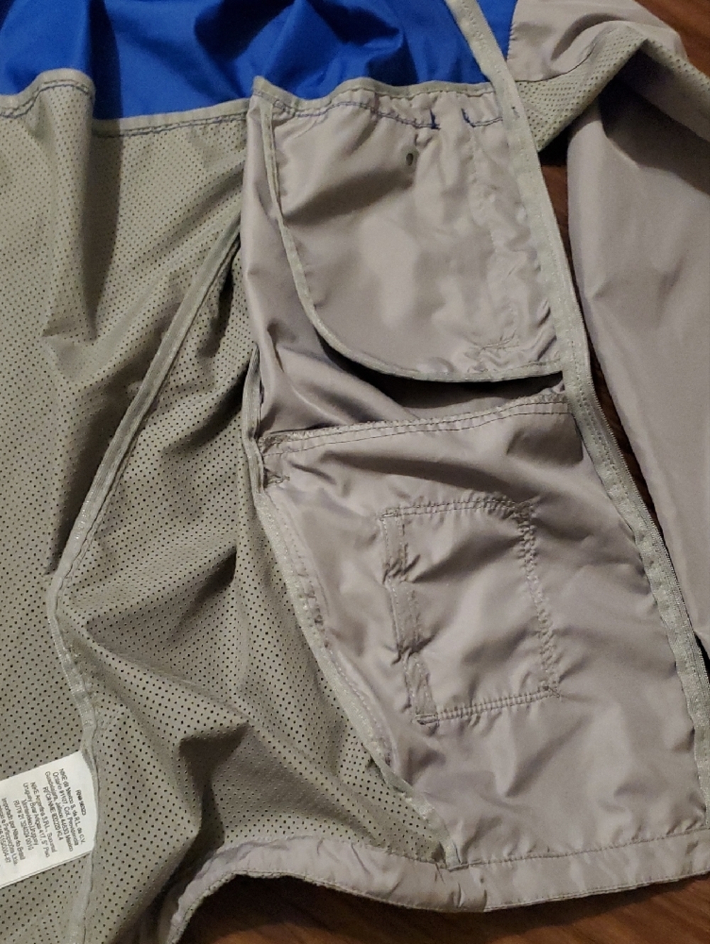 Nike Men’s Blue and Gray Hooded Reflective Windbreaker Jacket With Pockets - Picture 6 of 14